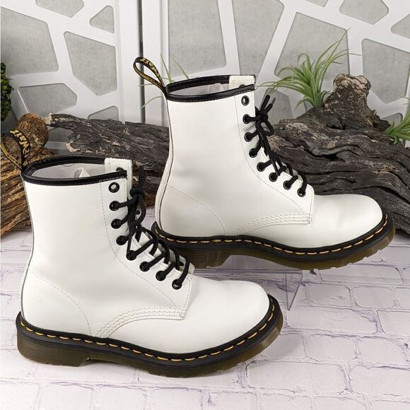 NWOT Dr. Martens 1460 Smooth Leather Lace Up Boots - Picture 3 of 12